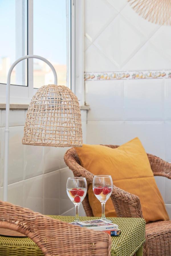 Central & Sunny 2Br Apt Near Beach, By Timecooler Setubal Luaran gambar