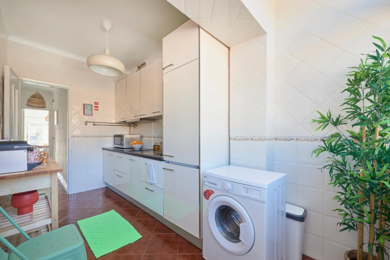 Central & Sunny 2Br Apt Near Beach, By Timecooler Setubal Luaran gambar